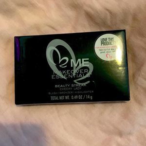 ME MAKEOVER ESSENTIALS BEAUTY STREAK